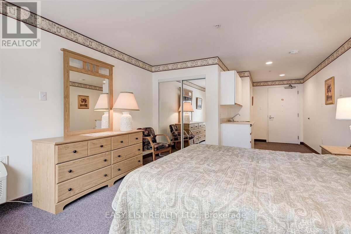 #311 8 HURON STREET - 30