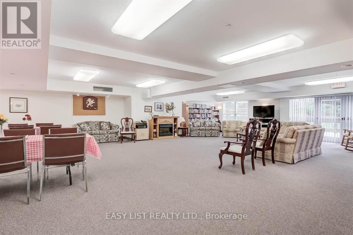 #311 8 HURON STREET - 31