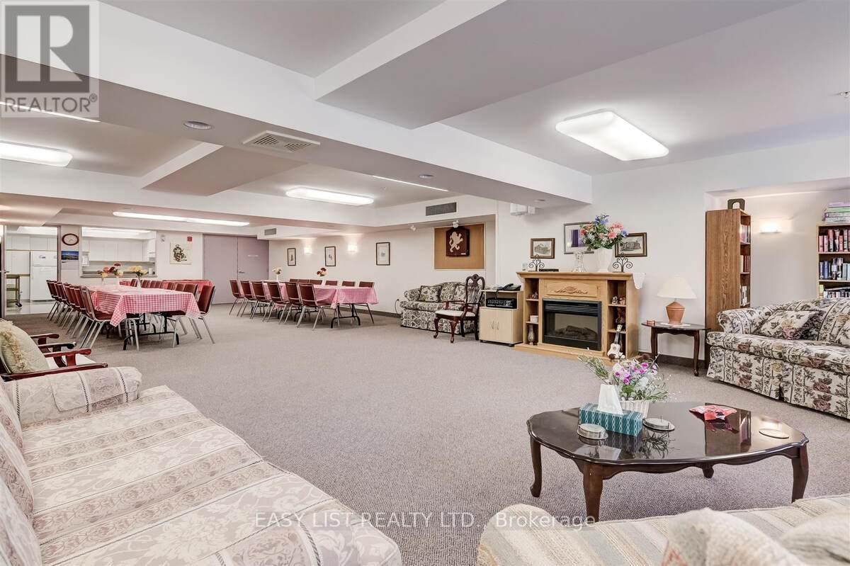 #311 8 HURON STREET - 32