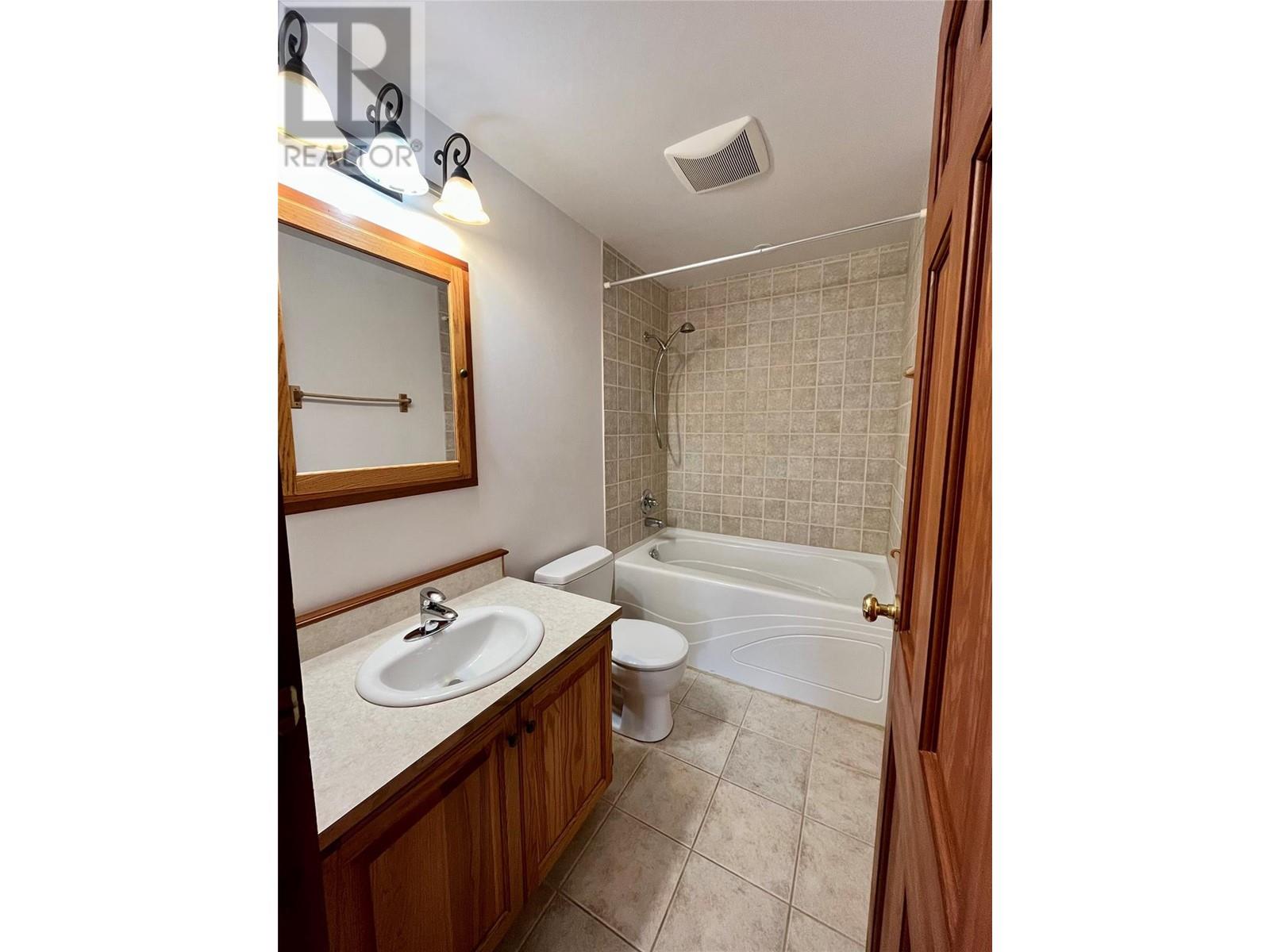811 KILDARE Street - 23