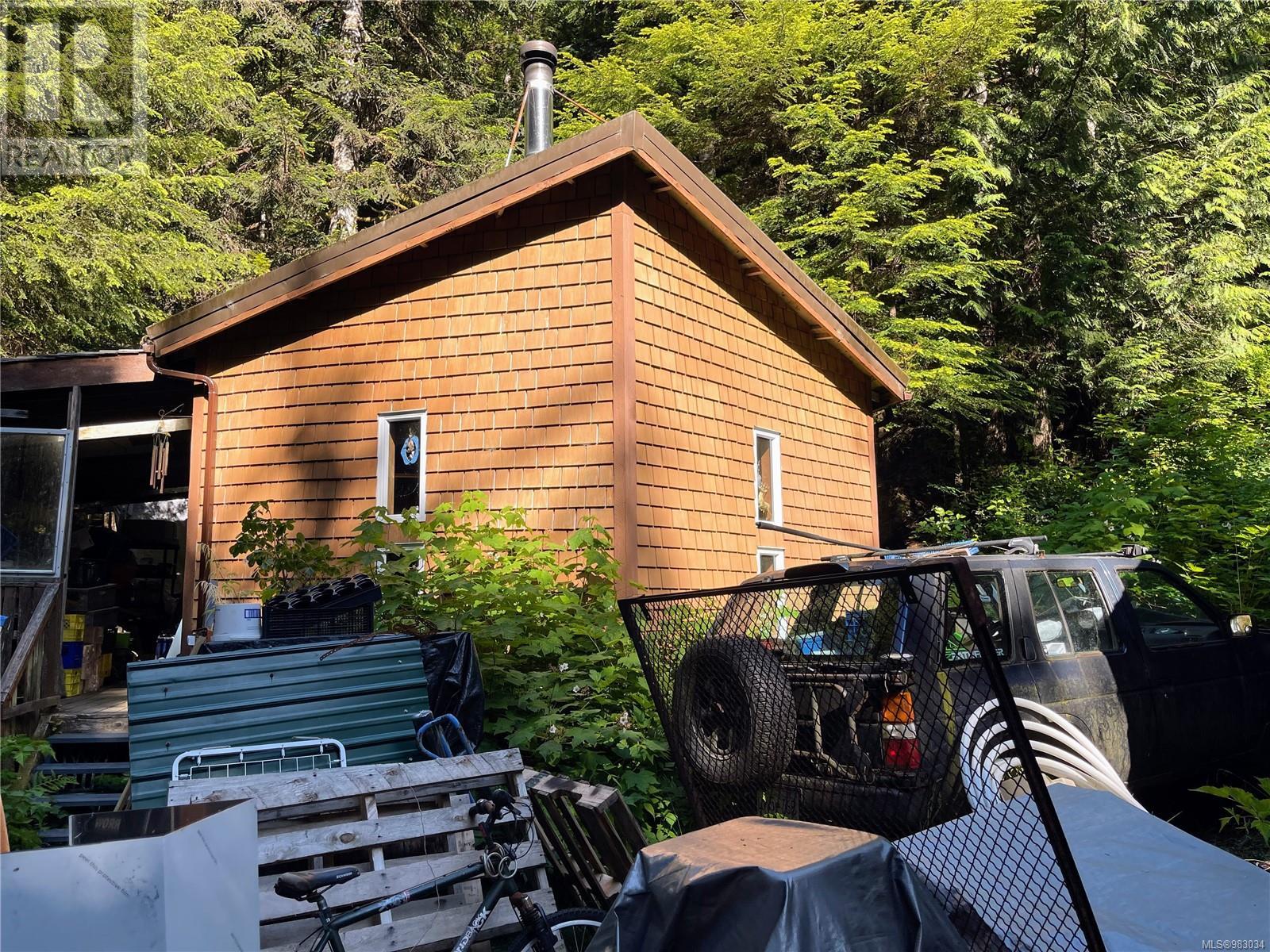 2 LT Cerantes Road, Port Renfrew