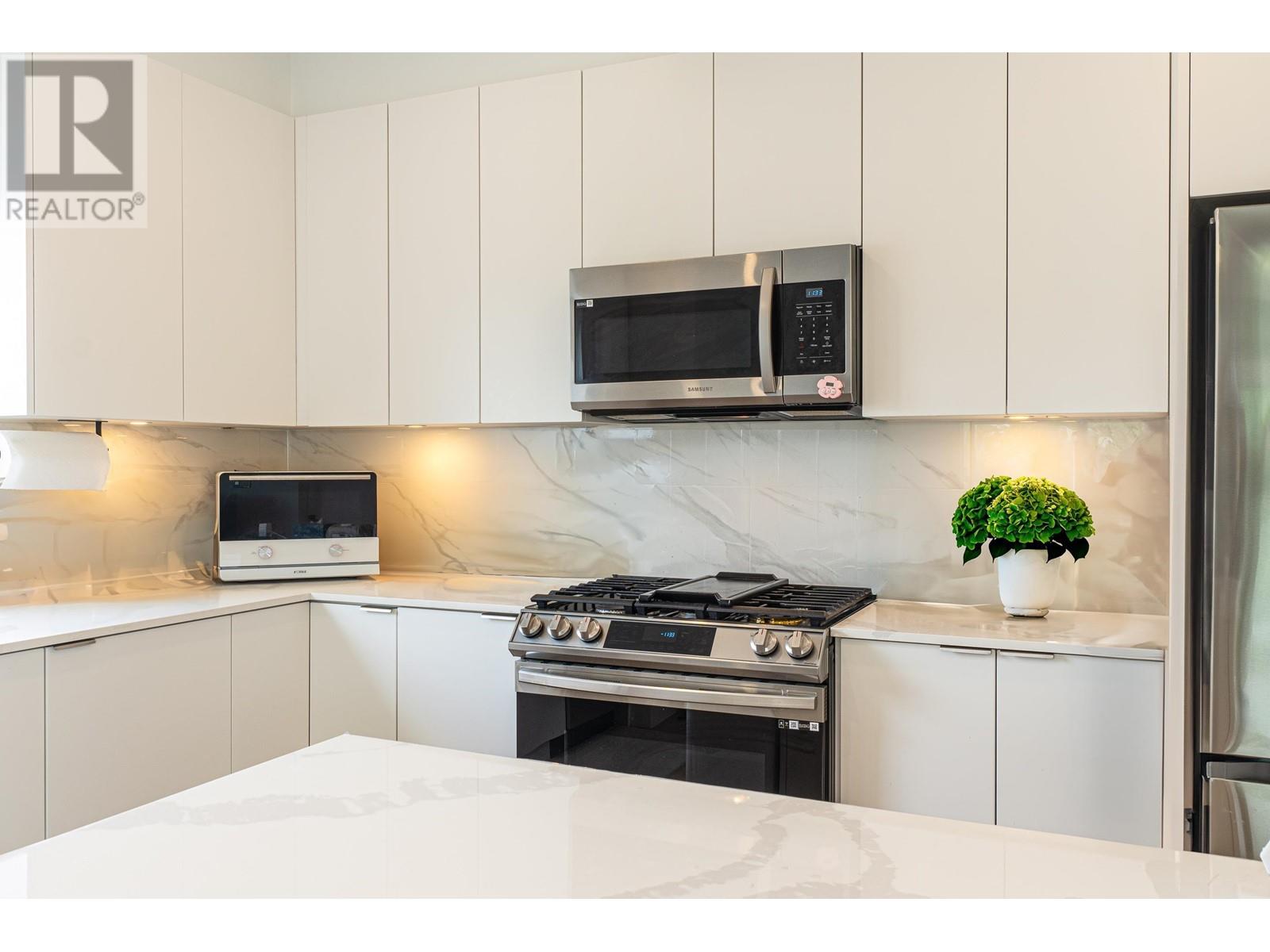 501 2331 KELLY AVENUE, Port Coquitlam real estate listing R2950136