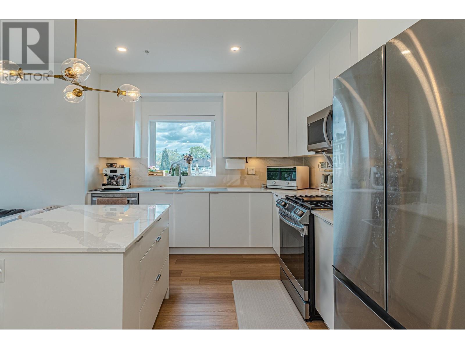 501 2331 KELLY AVENUE, Port Coquitlam real estate listing R2950136