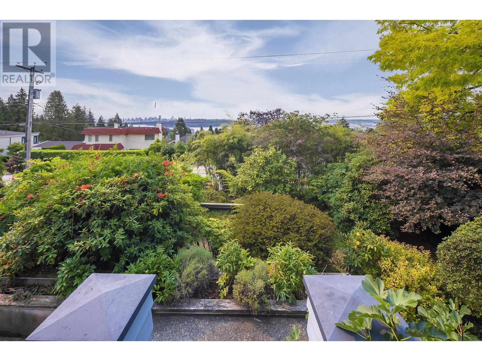 1449 MATHERS AVENUE, West Vancouver real estate listing R2938025