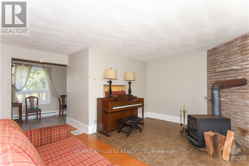 Photo 12 of 1860 Greys Creek Road, Ottawa ON