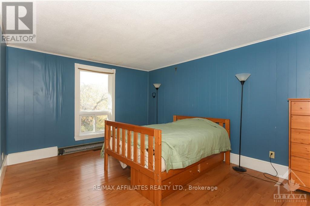 Photo 4 of 1860 Greys Creek Road, Ottawa ON