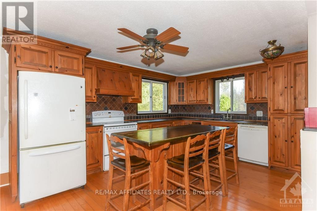 Photo 16 of 1860 Greys Creek Road, Ottawa ON