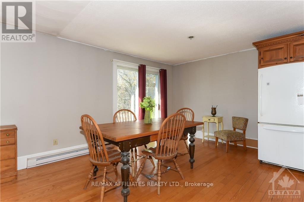 Photo 11 of 1860 Greys Creek Road, Ottawa ON