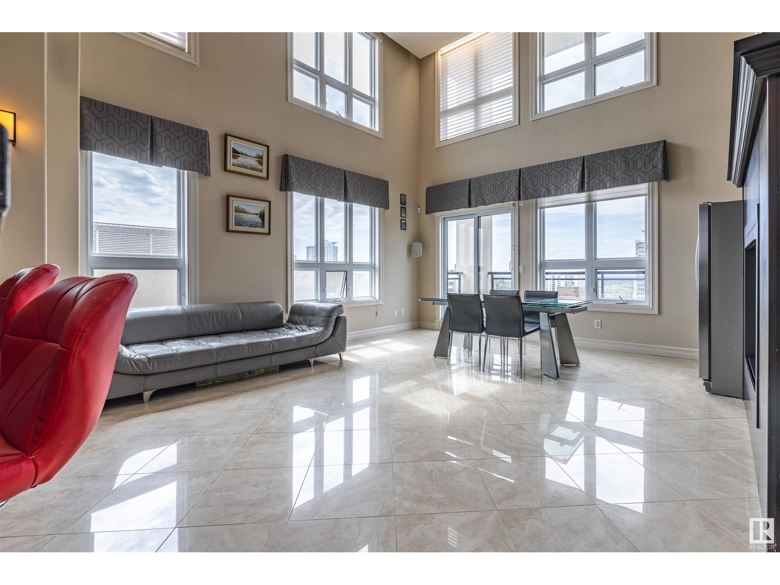 #1801 9939 109 ST NW - 5