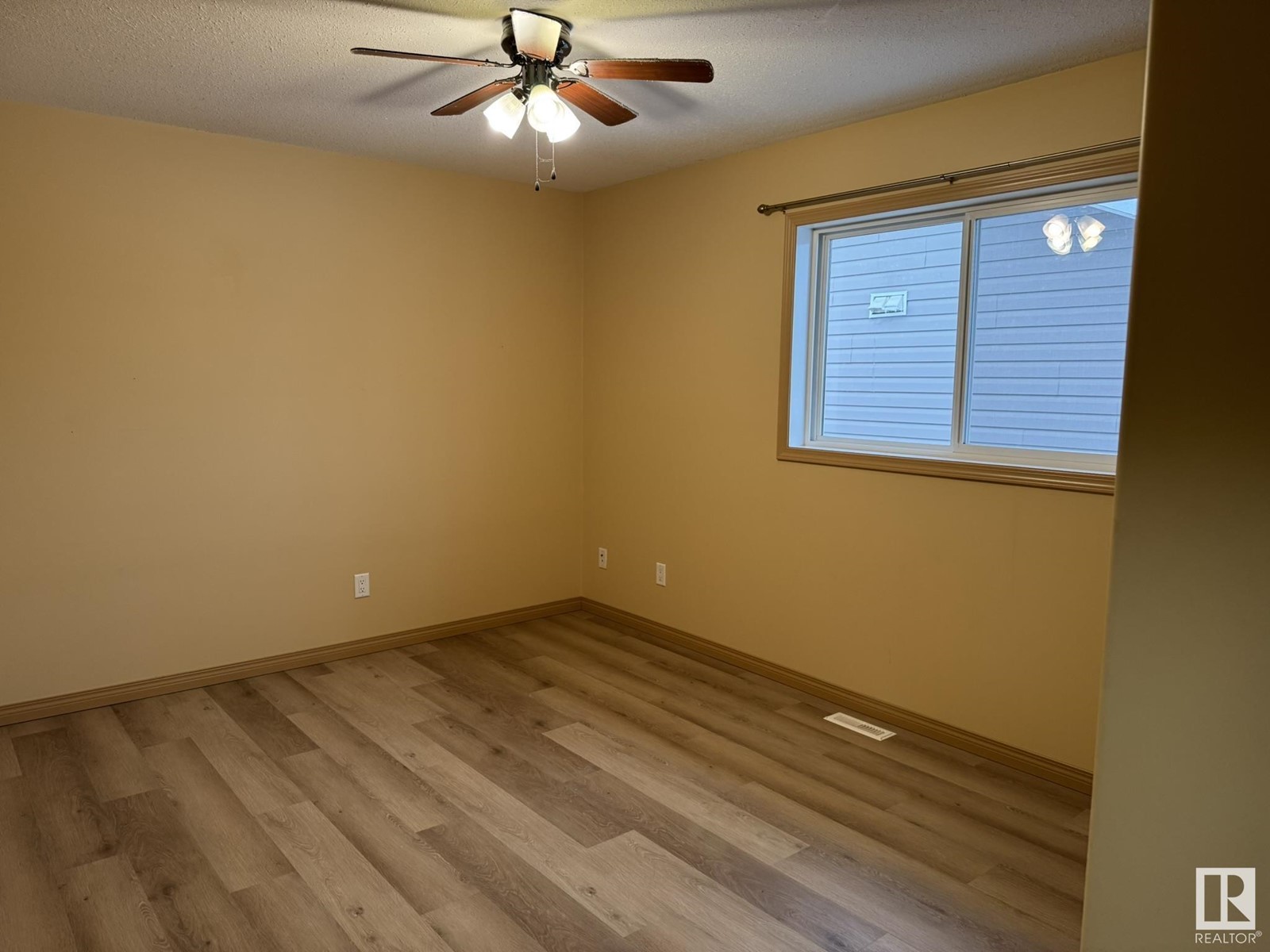 #A&B 6404 -47 ST - 12