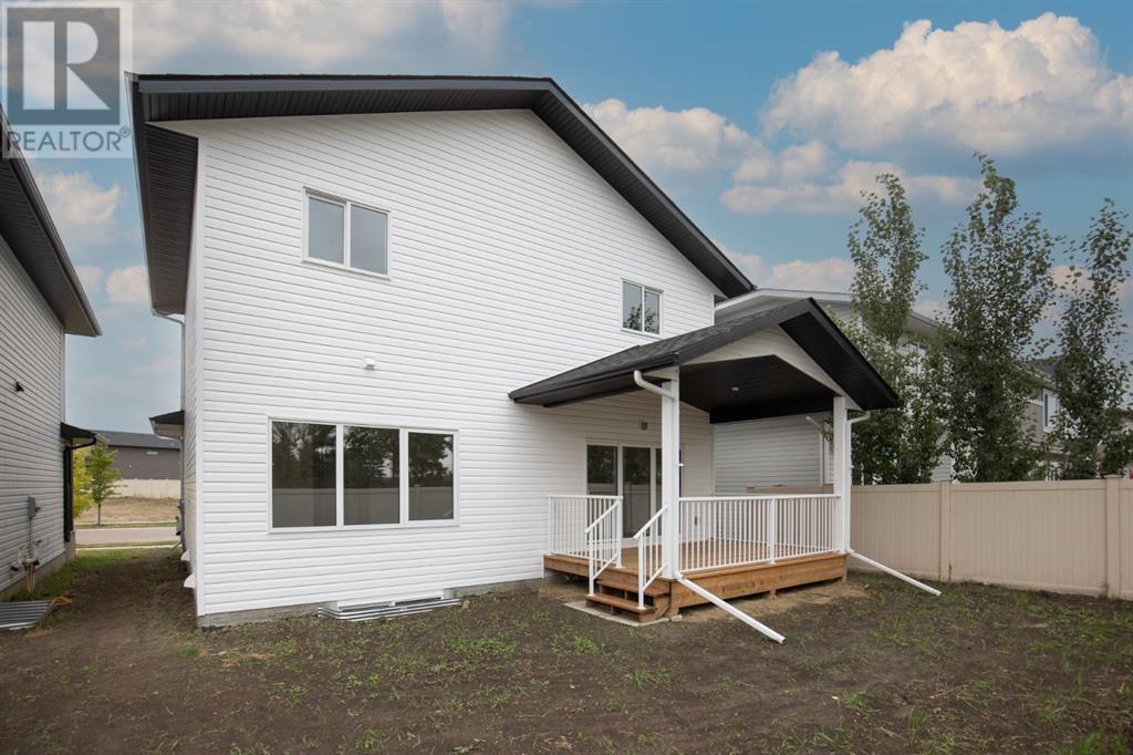 Single Family House for Sale in  Ellington Crescent Evergreen Red Deer 