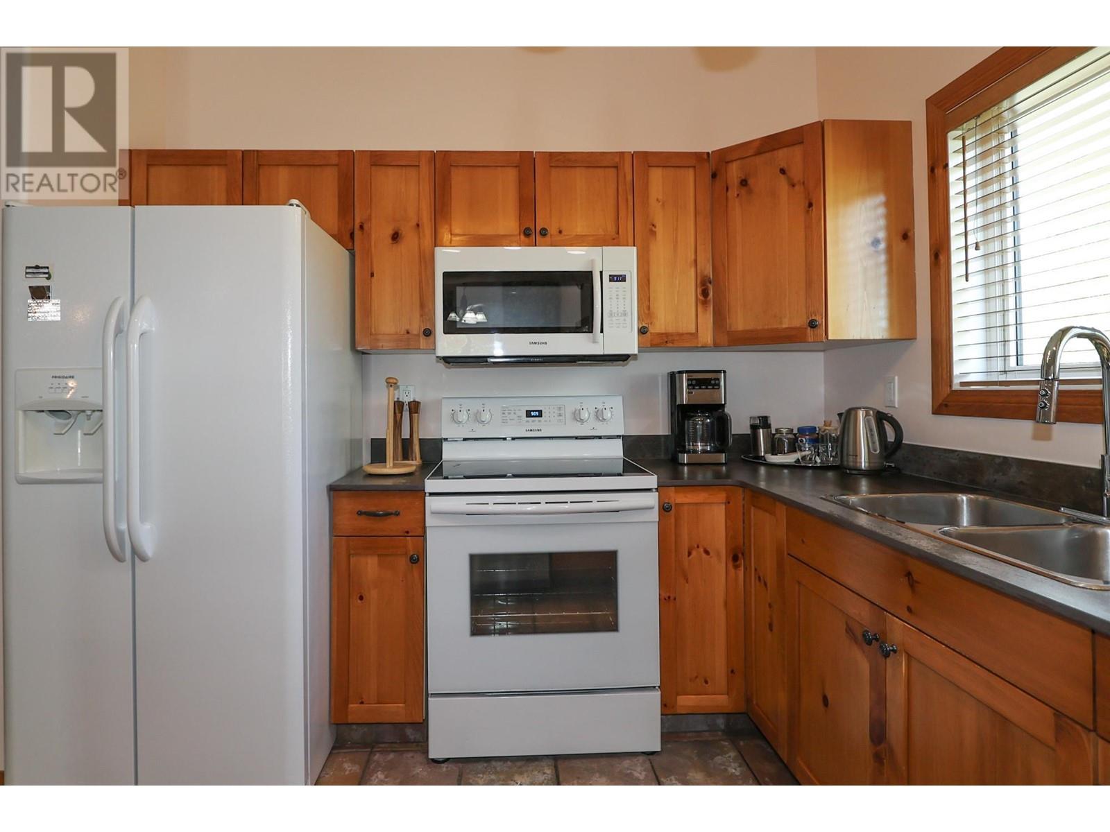 890 DOGWOOD Drive Unit# 301, Kimberley