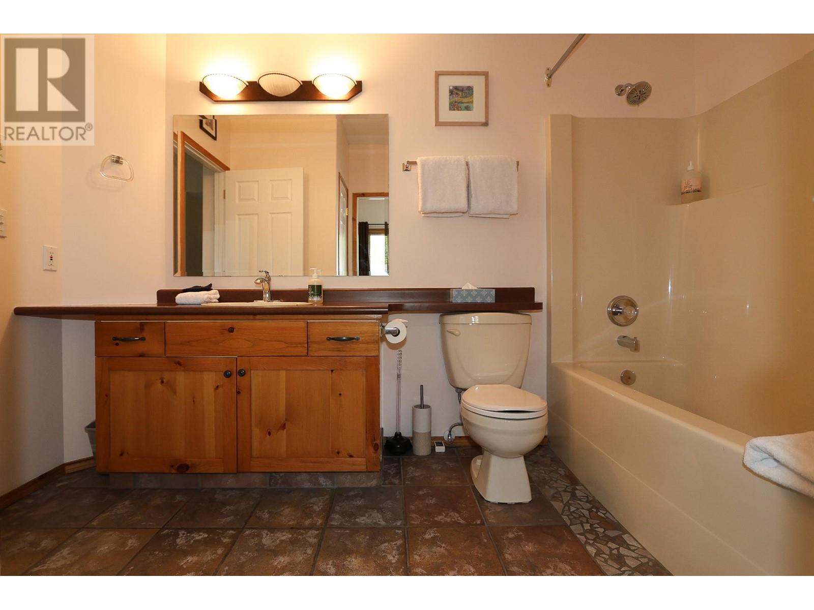 890 DOGWOOD Drive Unit# 301, Kimberley