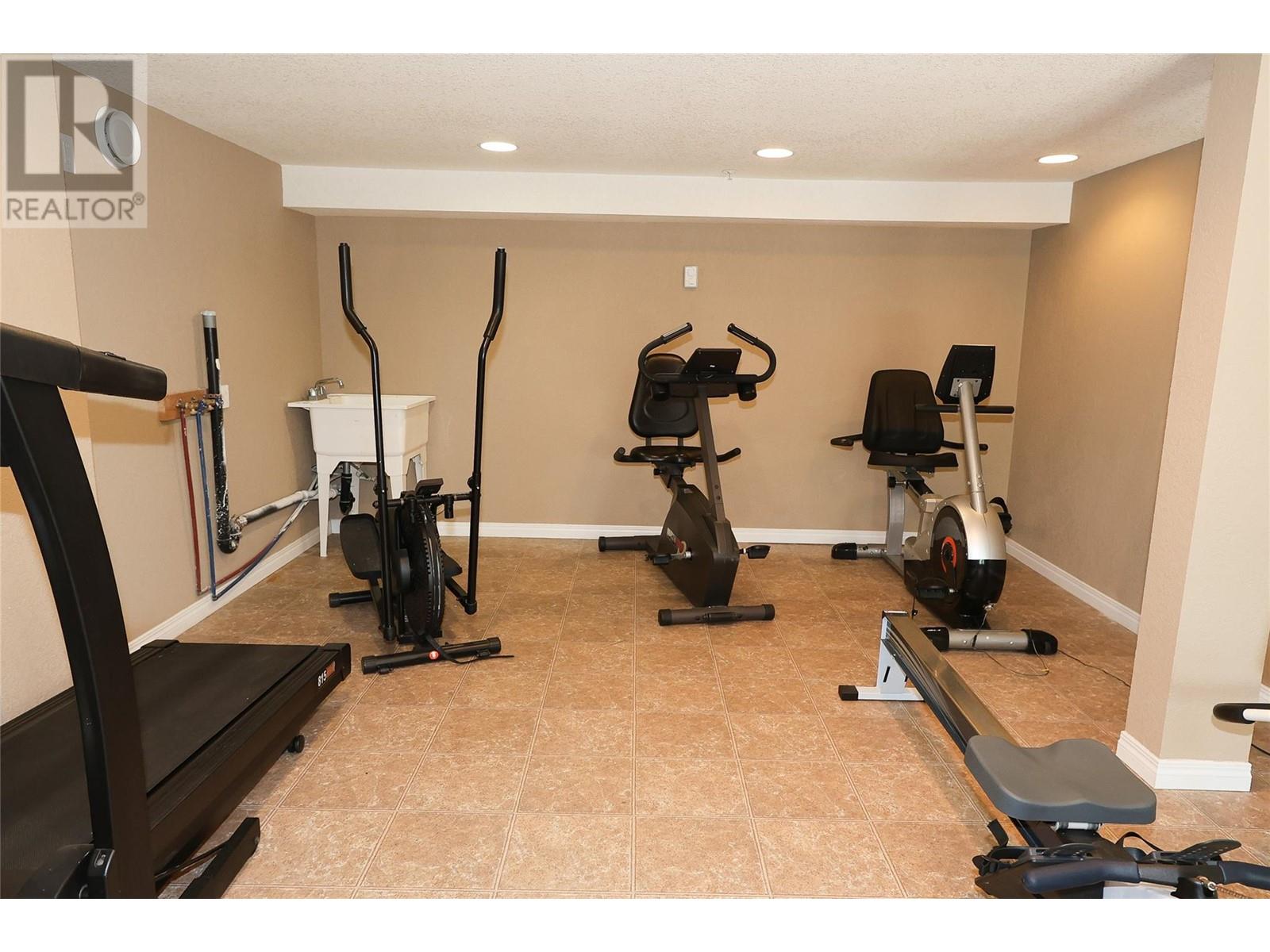 890 DOGWOOD Drive Unit# 301, Kimberley