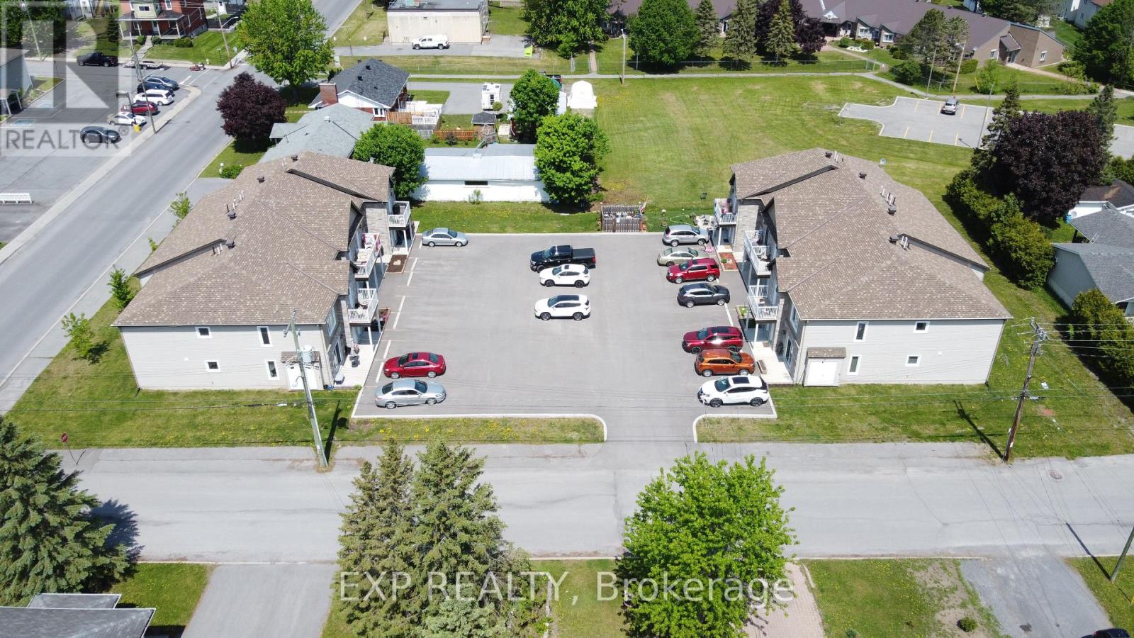 Photo 2 of 75 Kenyon Street E, North Glengarry ON