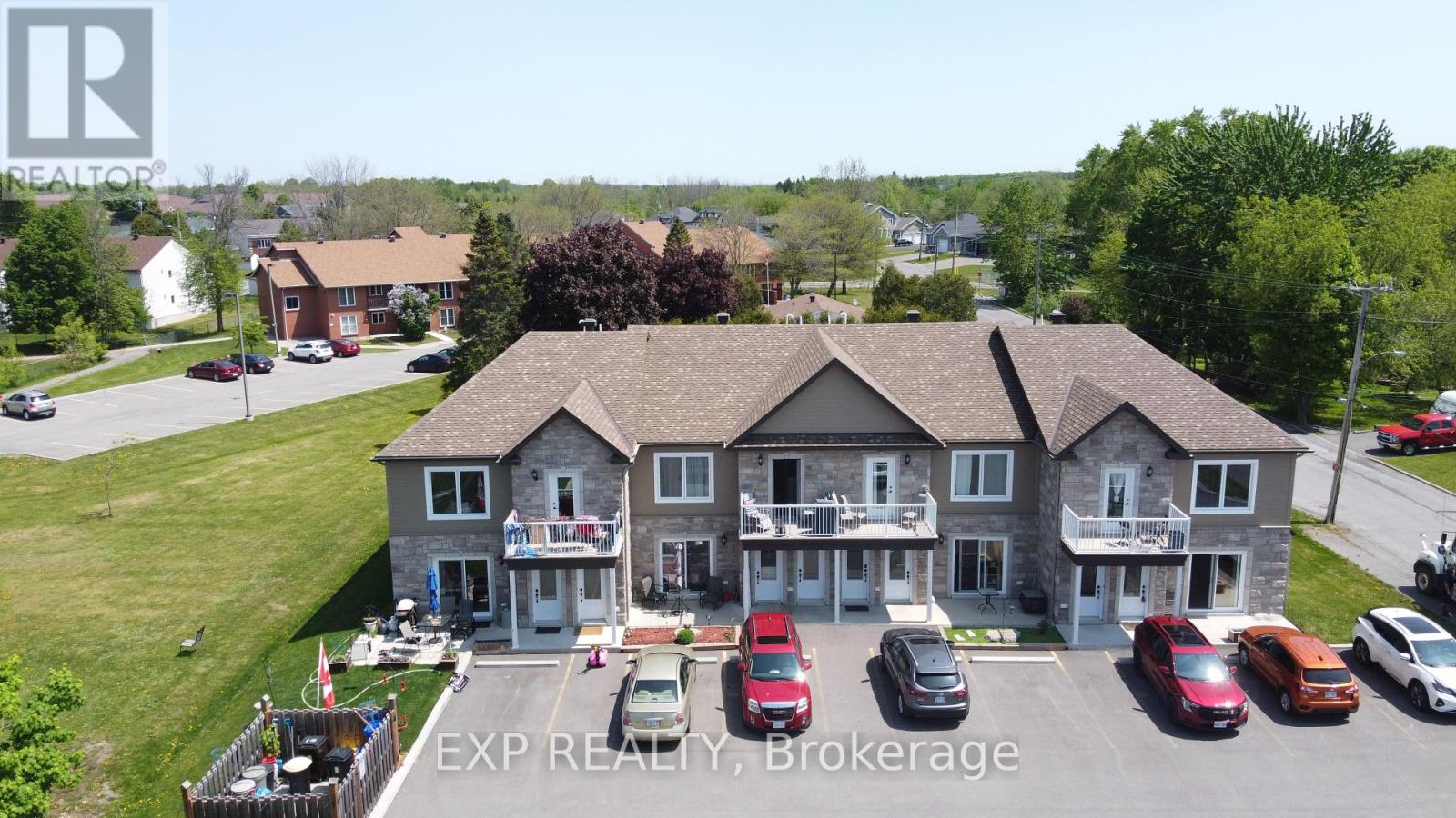 Photo 4 of 75 Kenyon Street E, North Glengarry ON