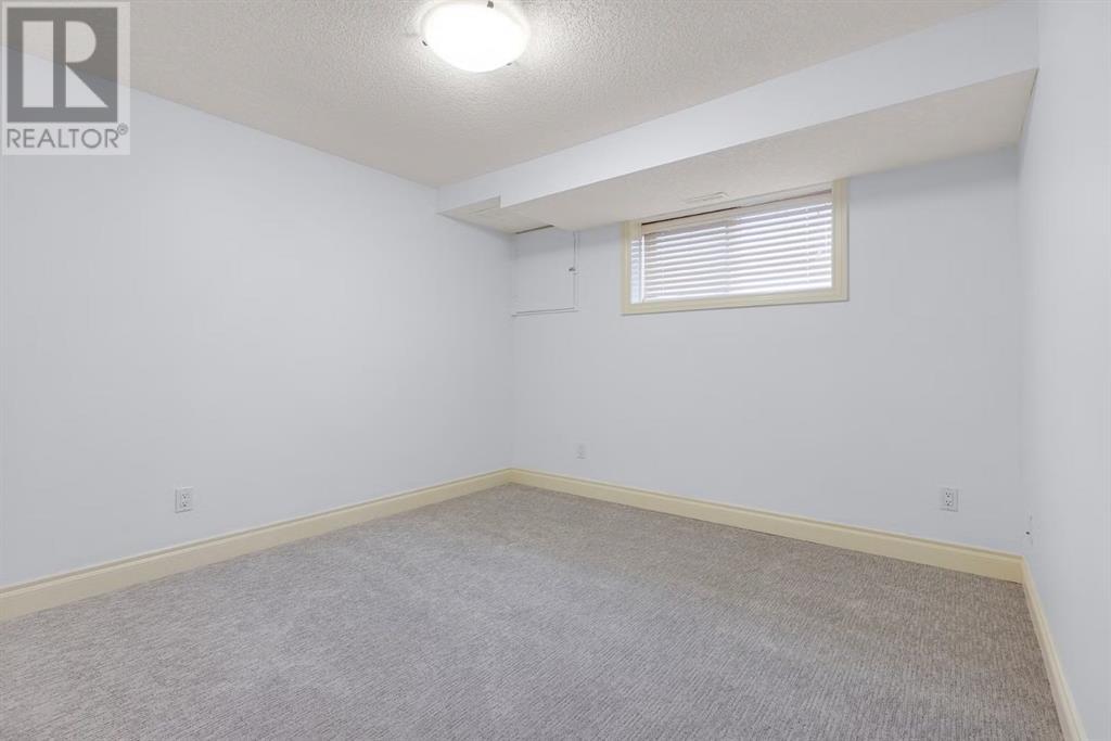 Single Family House Bi-level for Sale in  Hunterquay Hill NW Huntington Hills Calgary 