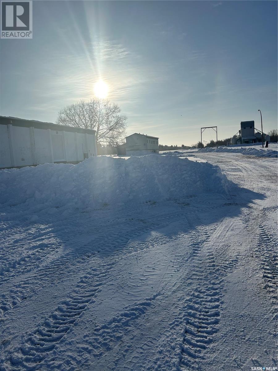 Photo 3 of 402 First Avenue W, Canora SK