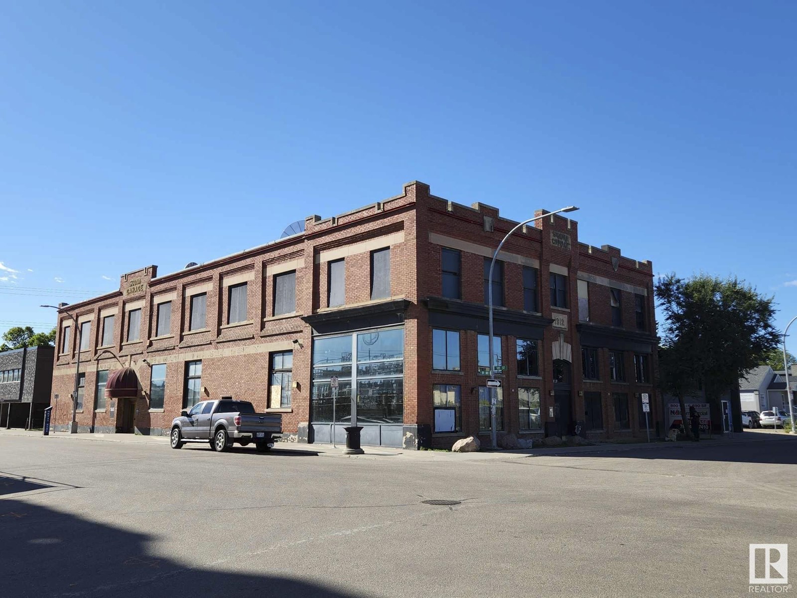 8020 105 ST NW NW, Edmonton