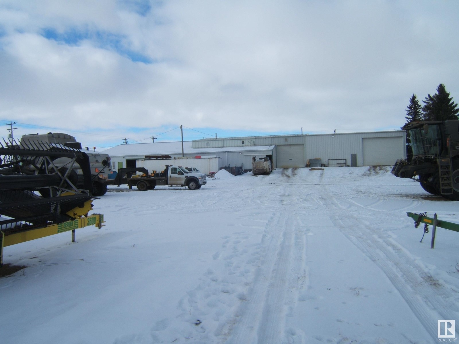 Photo 6 of 6138 50 Av, Vegreville AB
