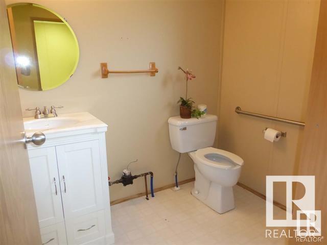 Photo 11 of 4904 4908 50 Ave, Thorsby AB