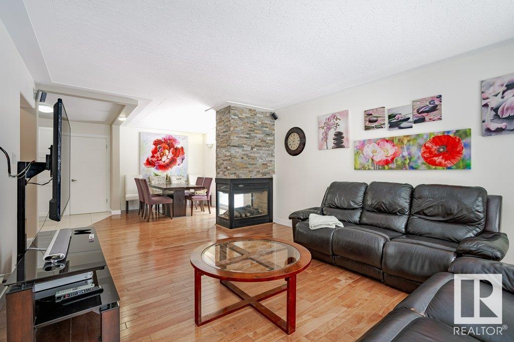 9815 210 ST NW, Edmonton