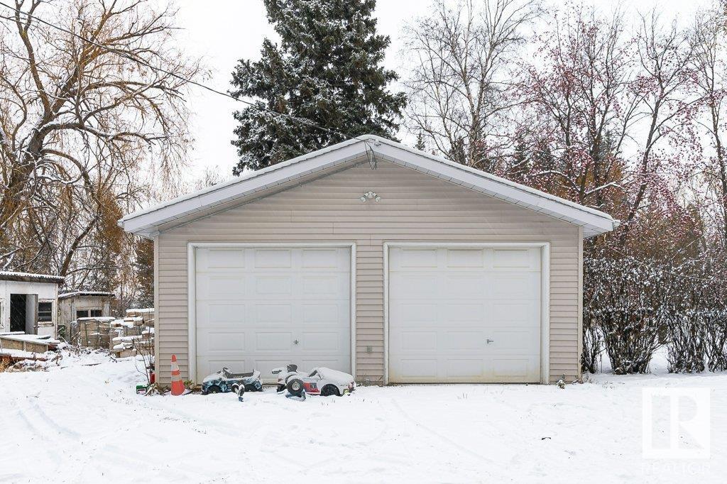 9815 210 ST NW, Edmonton