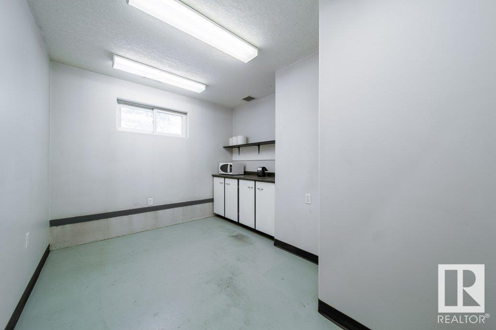 Photo 11 of 22904 110 Av Nw, Edmonton AB