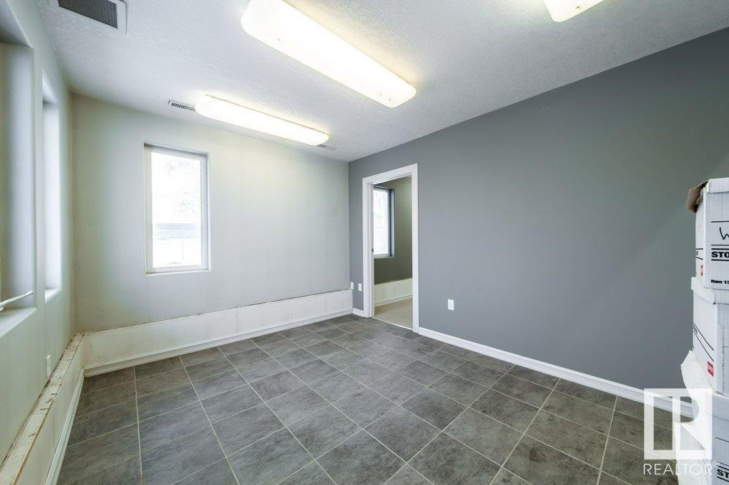 Photo 7 of 22904 110 Av Nw, Edmonton AB