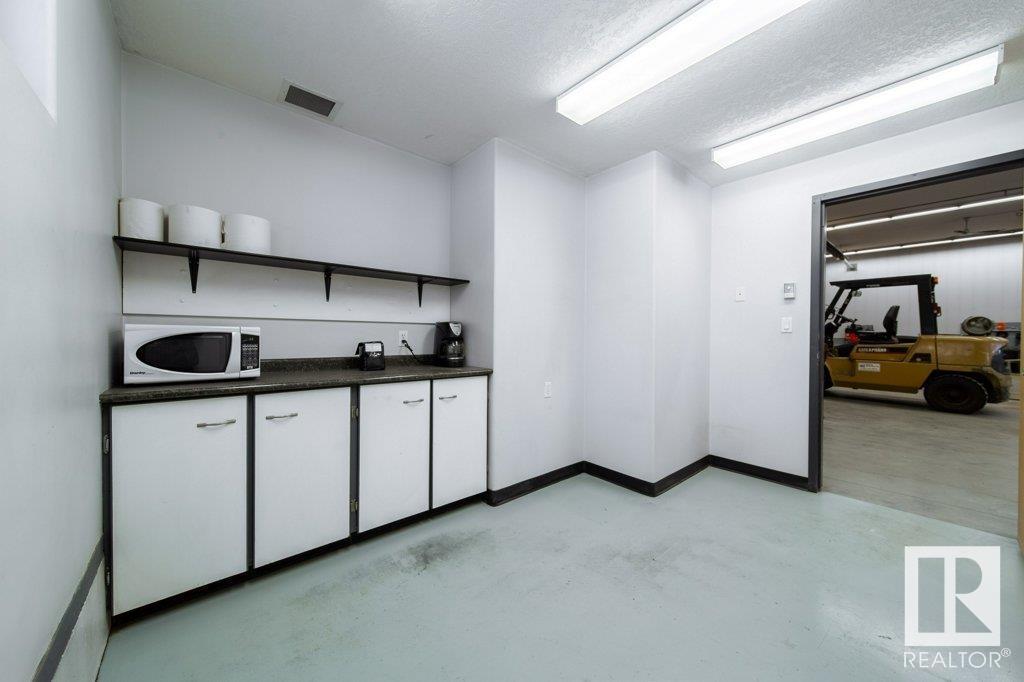 Photo 12 of 22904 110 Av Nw, Edmonton AB