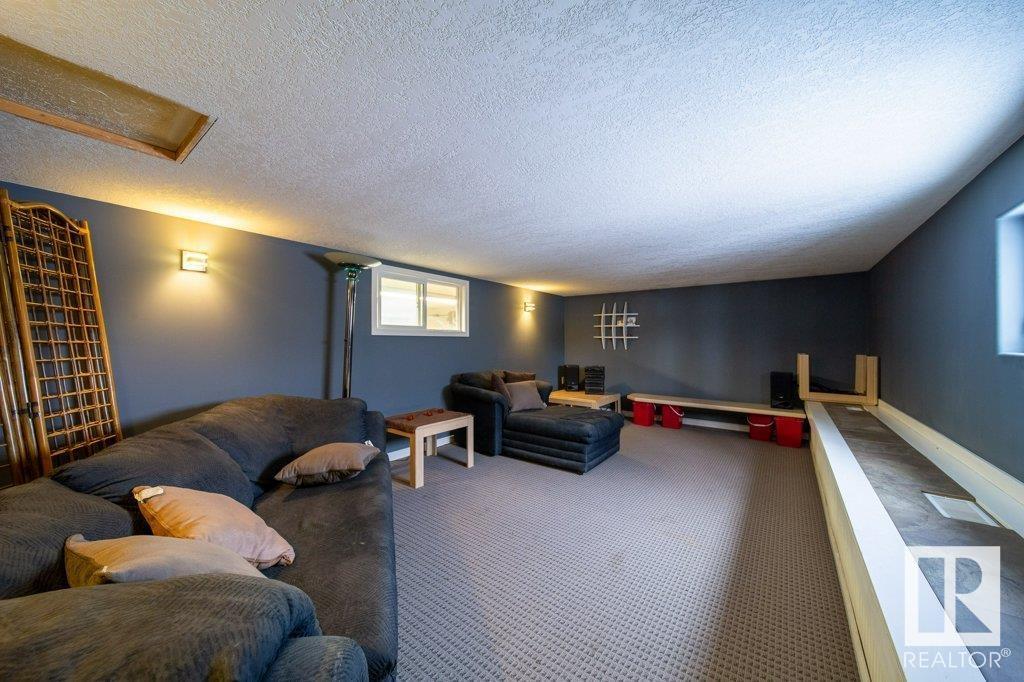 Photo 16 of 22904 110 Av Nw, Edmonton AB