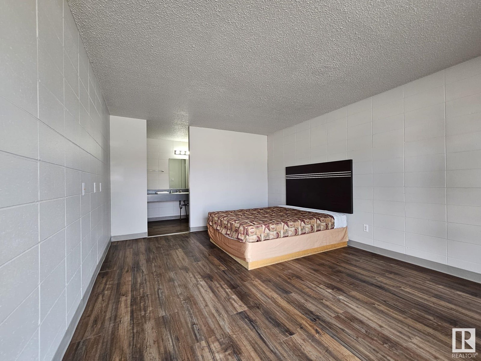 Photo 1 of 5403 50 Av, Drayton Valley AB