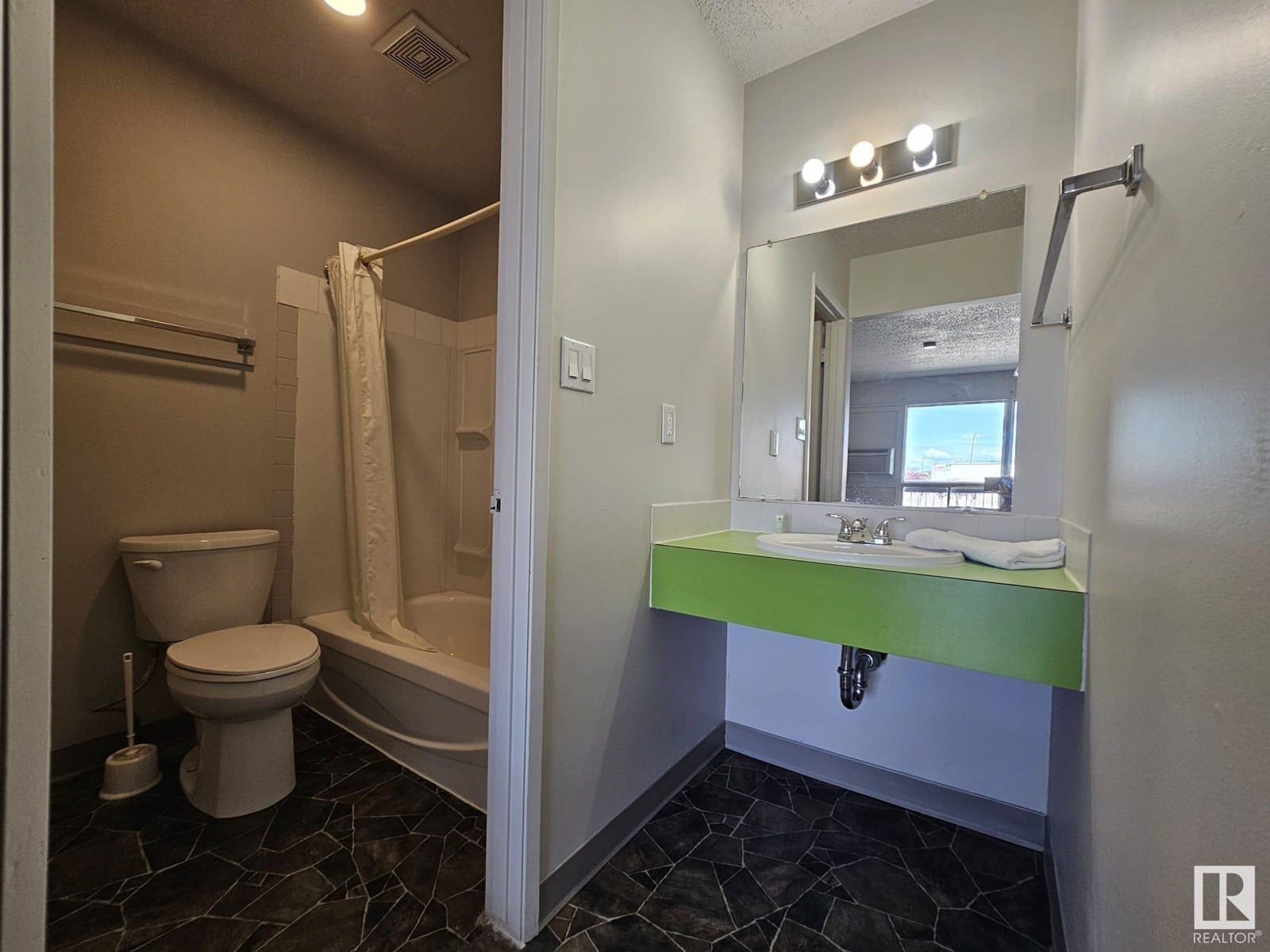 Photo 24 of 5403 50 Av, Drayton Valley AB
