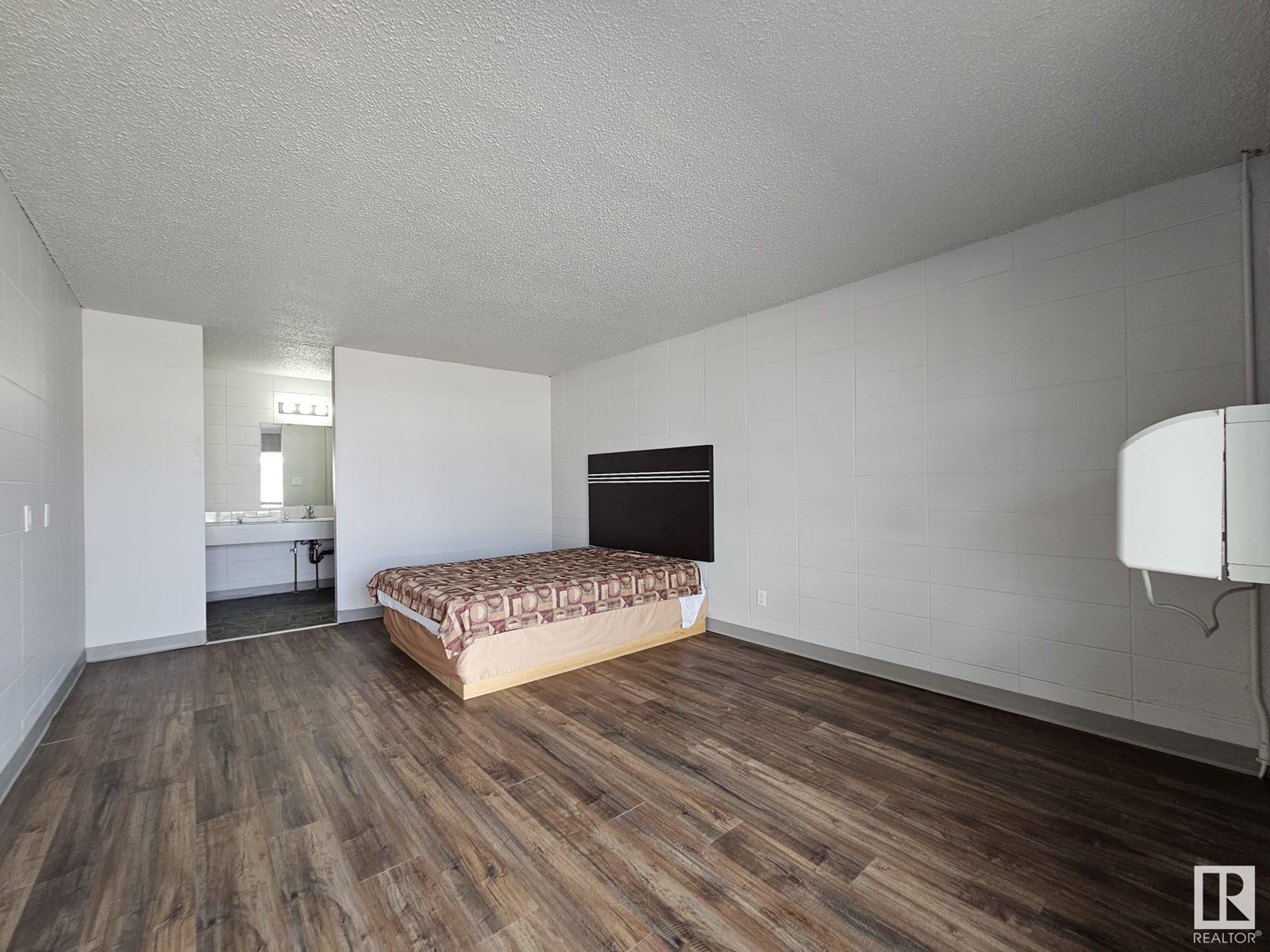 Photo 2 of 5403 50 Av, Drayton Valley AB