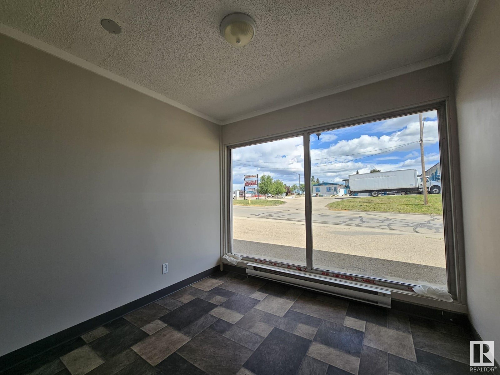 Photo 19 of 5403 50 Av, Drayton Valley AB