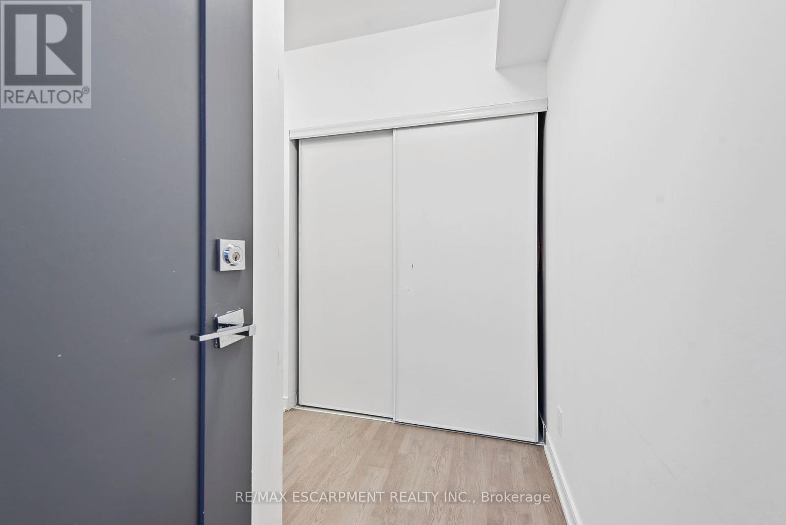 Photo 16 of 206 57 St Joseph Street, Toronto ON