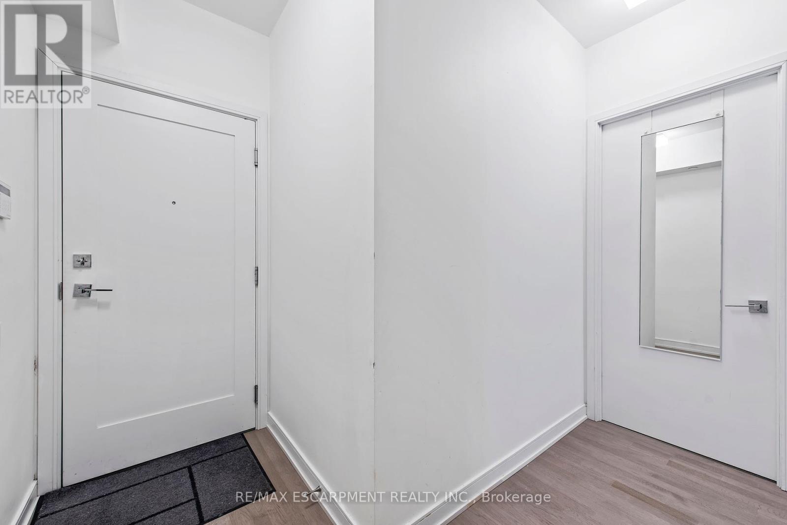 Photo 15 of 206 57 St Joseph Street, Toronto ON