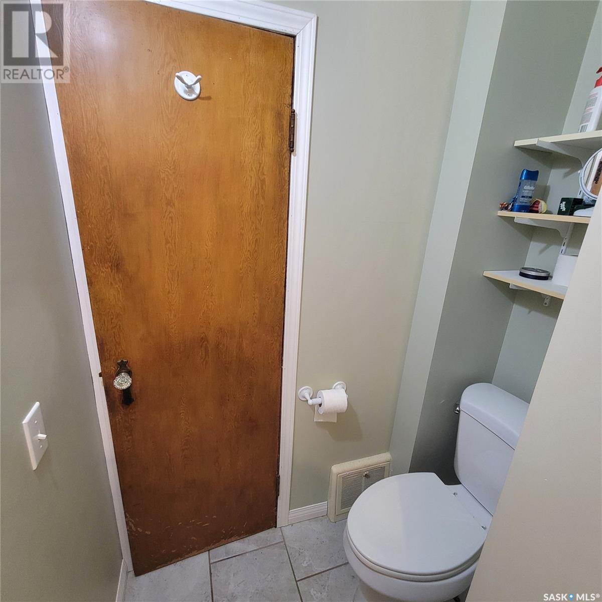 Photo 11 of 119 4th Avenue W, Canora SK