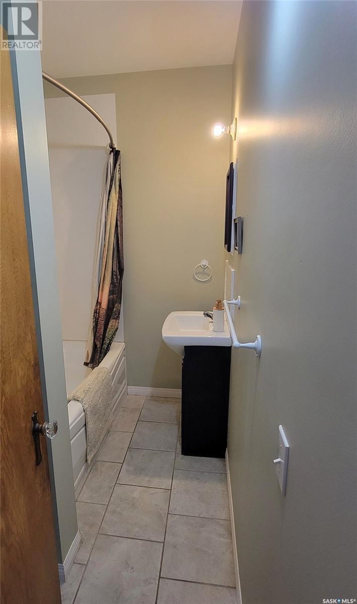 Photo 9 of 119 4th Avenue W, Canora SK