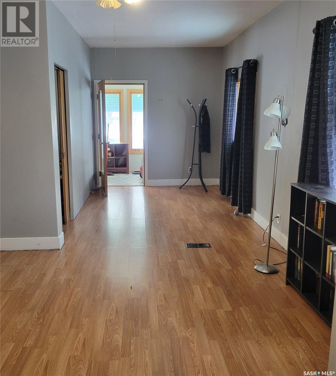 Photo 5 of 119 4th Avenue W, Canora SK