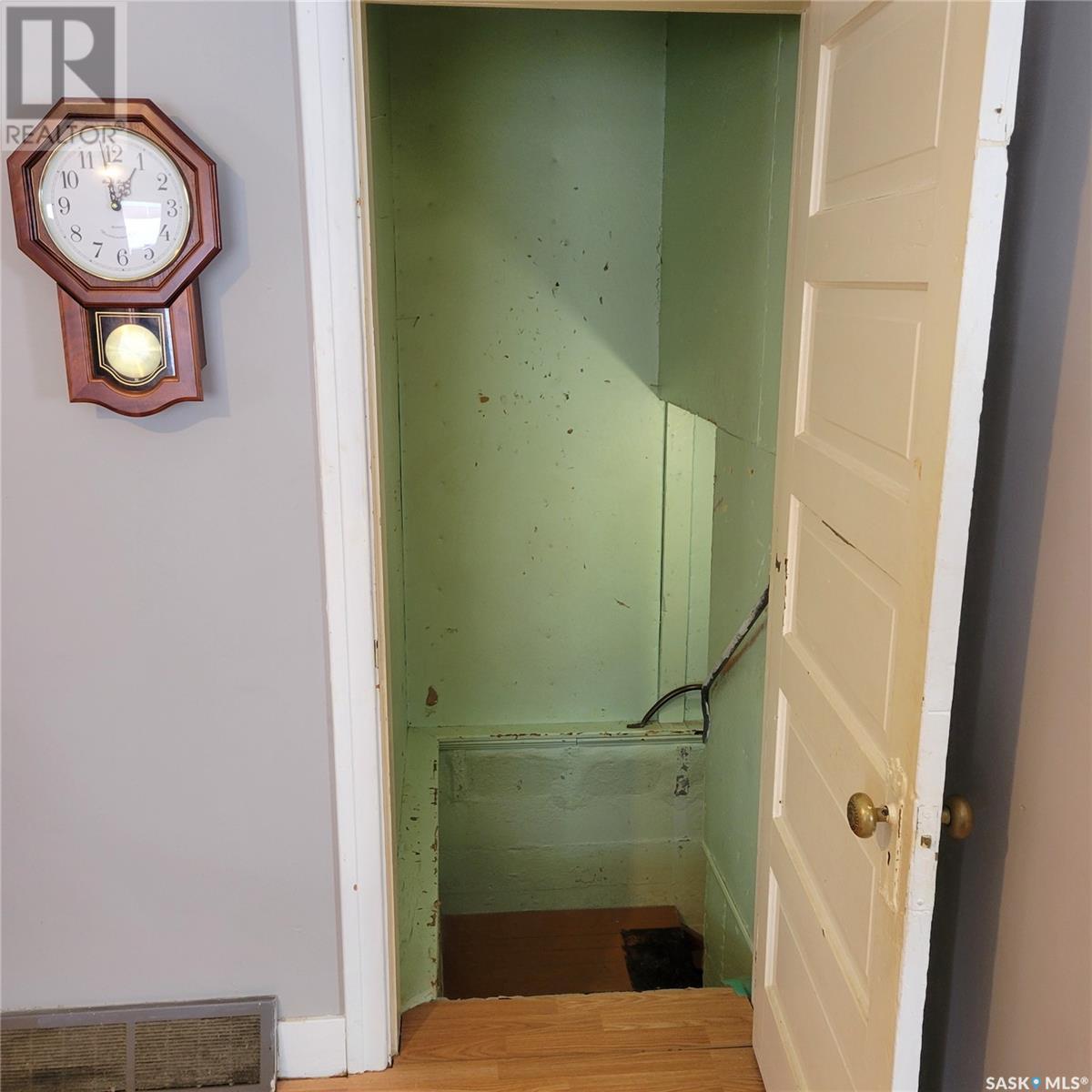 Photo 13 of 119 4th Avenue W, Canora SK