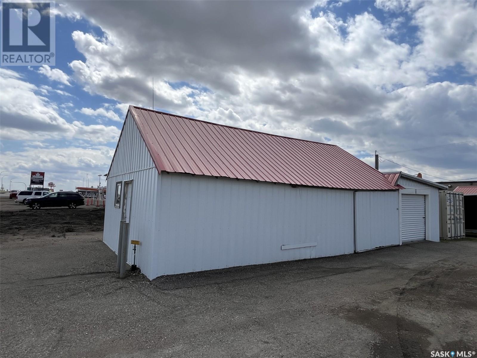 Photo 4 of 215 4 Highway N, Rosetown SK