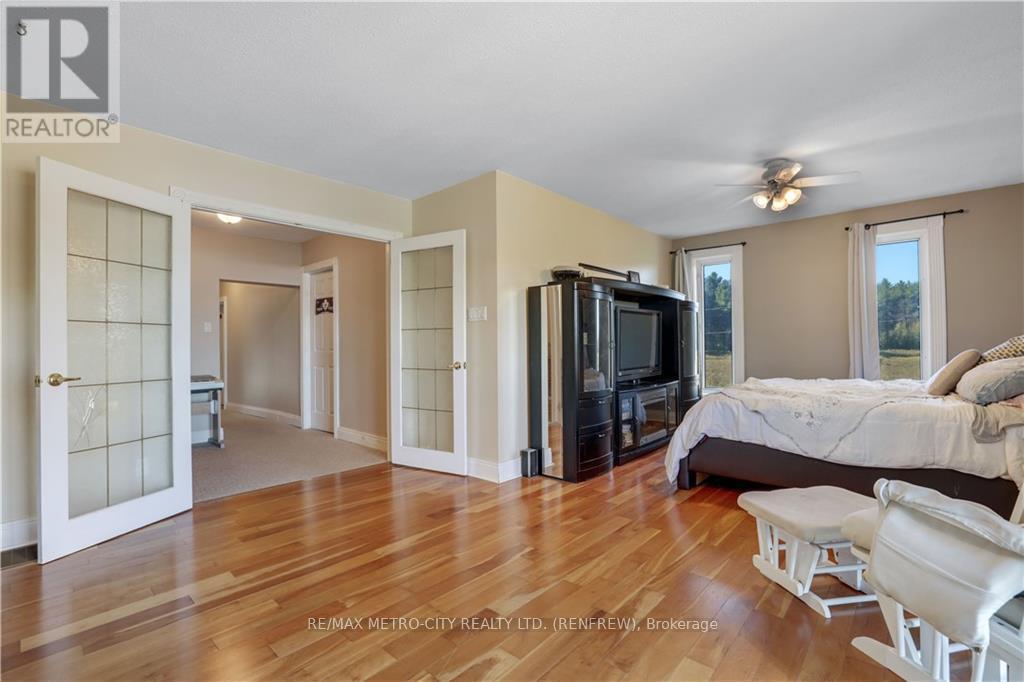 Photo 12 of 704 Clifford Side Road, Mcnab Braeside ON