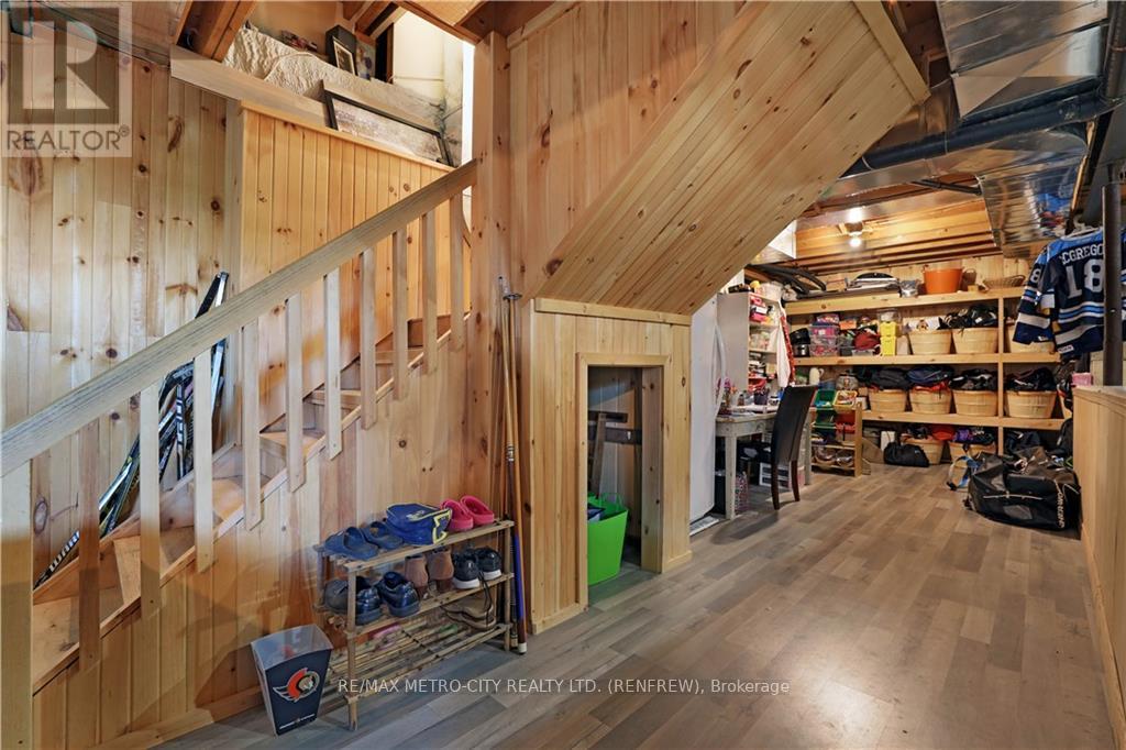 Photo 20 of 704 Clifford Side Road, Mcnab Braeside ON