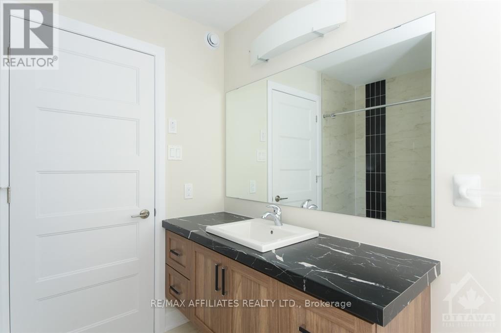 Photo 2 of 444 Aurora Street, Russell ON