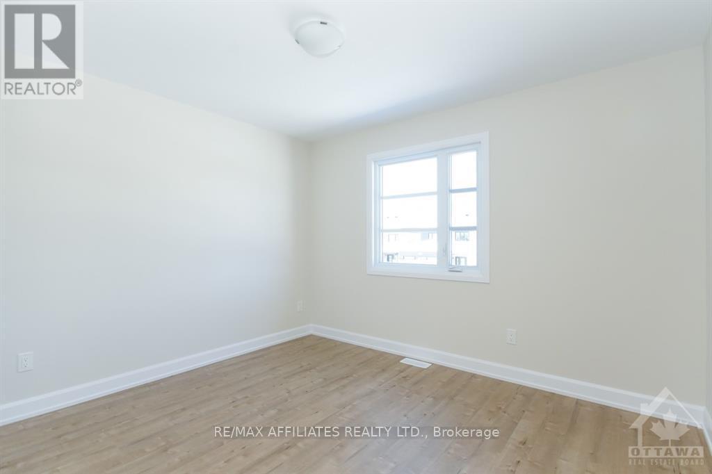 Photo 19 of 444 Aurora Street, Russell ON