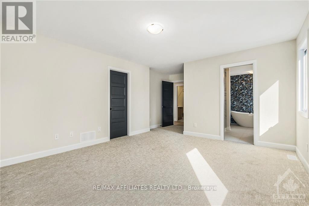 Photo 12 of 1035 Chablis Crescent, Russell ON