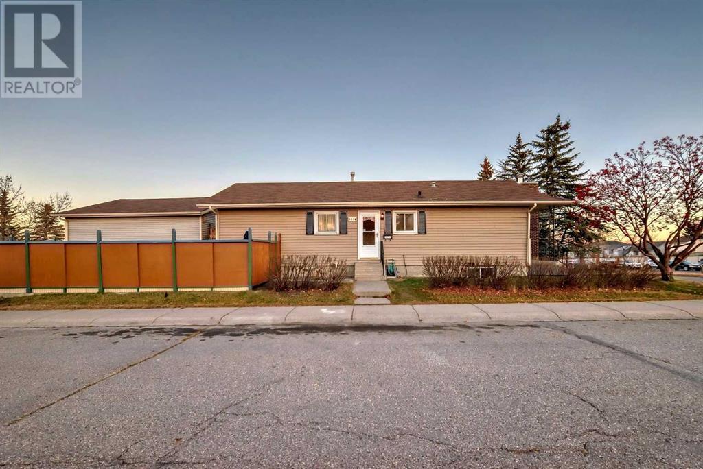 Single Family House Bungalow for Sale in  SHAWGLEN Road SW Shawnessy Calgary 