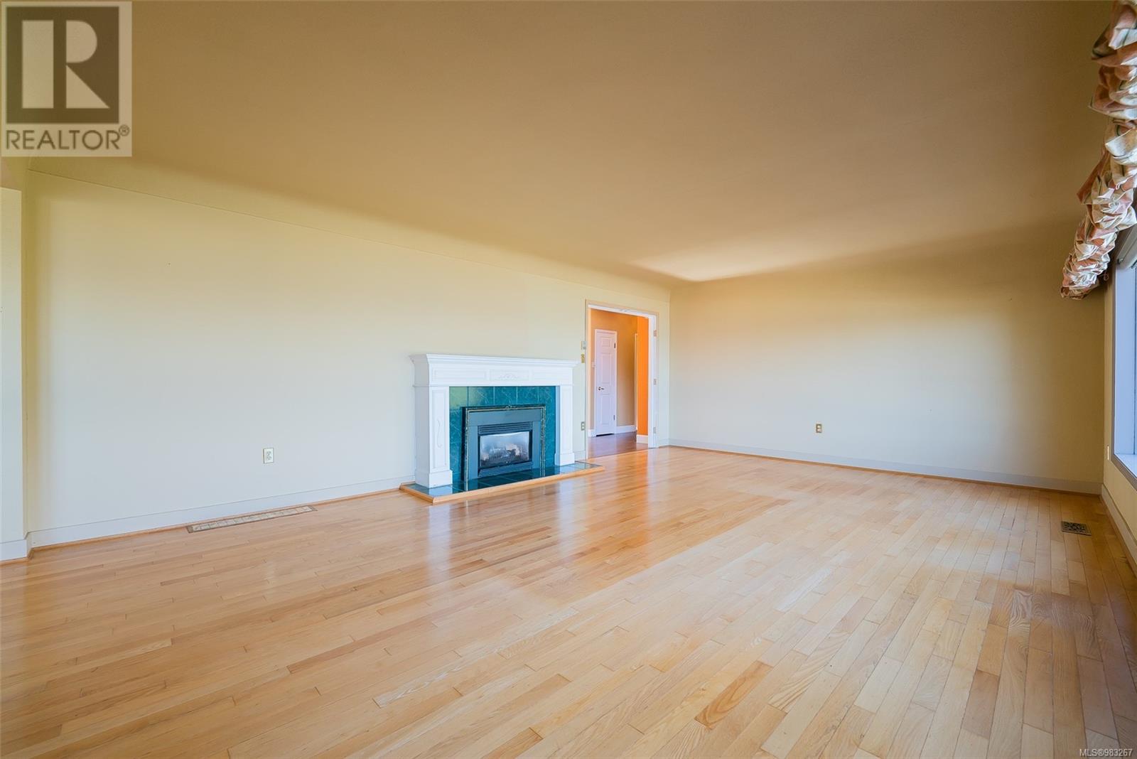 Photo 32 of 441 Memorial Ave, Qualicum Beach BC