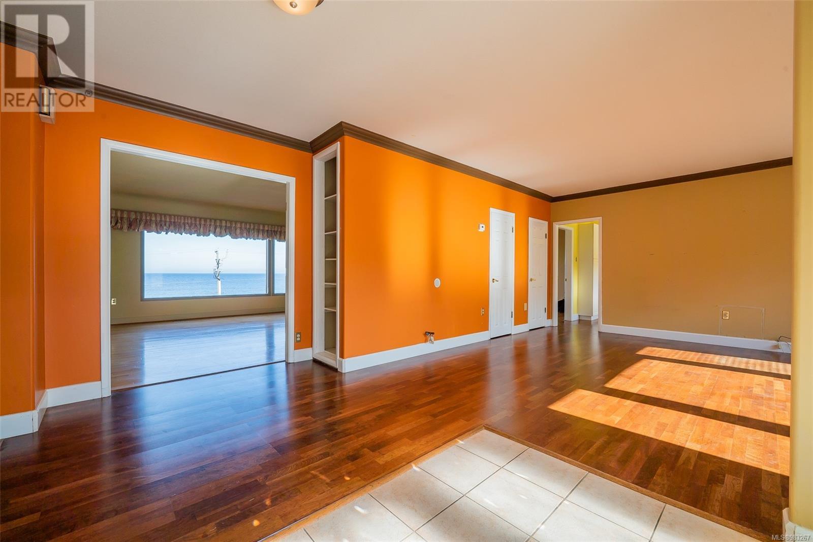 Photo 16 of 441 Memorial Ave, Qualicum Beach BC